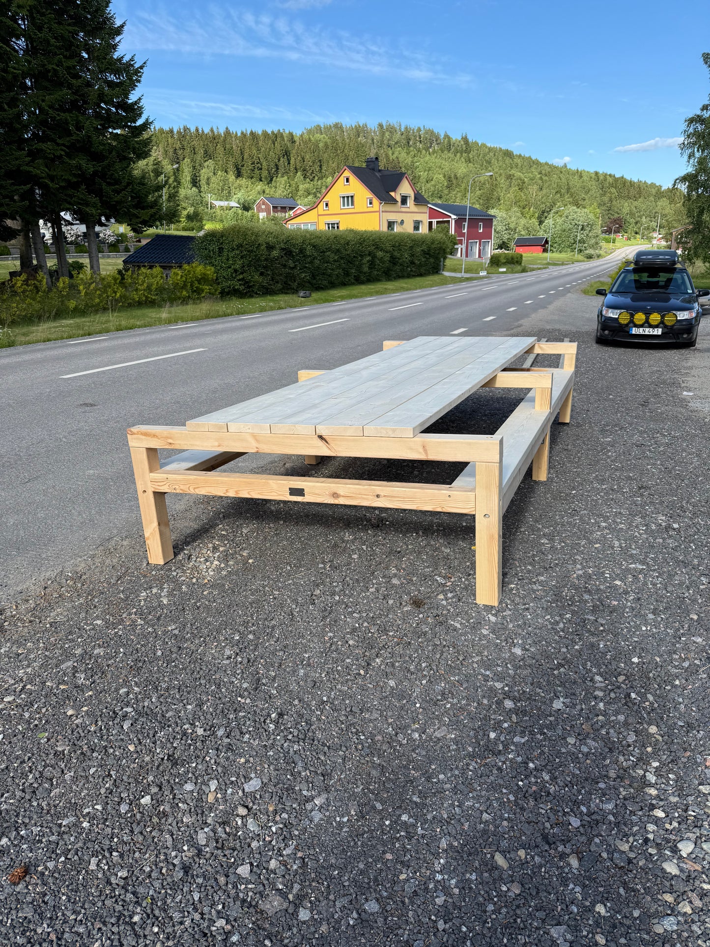 Långbord i pergolastil