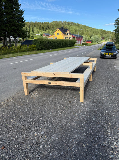 Långbord i pergolastil