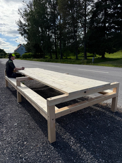 Långbord i pergolastil